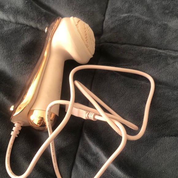 Flawless Face Brush - Picture 5 of 9